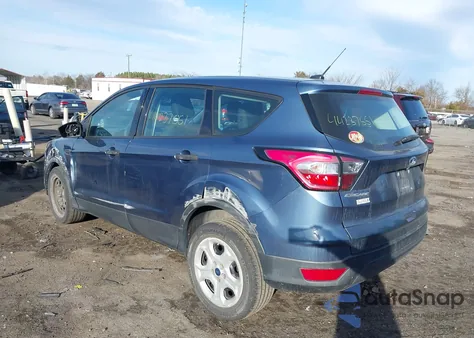 2018 Ford Escape S z USA, uszkodzony, nr VIN 1FMCU0F7XJUB05303